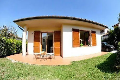 *** Bed & Breakfast Maison Dei Miracoli 2 Hotel Madonna dell'Acqua Italy